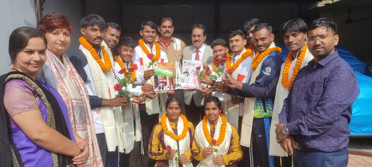 GYMNASTICS NATIONAL CHAMPION PLAYERS WITH COLLEGE ERA,ALONG WITH DR. AJIT KUMAR SINHA(patron of   the gymnastics organizationn vc  of ranchi university)